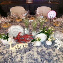 Decoracion y presentacion de mesa en una celebracion de una boda